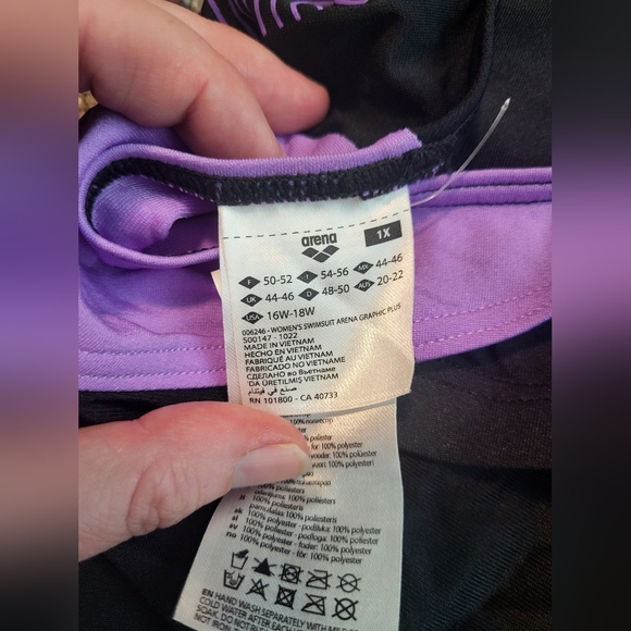 Arena Graphic Plus women's swimsuit size 16-18W - Picture 2 of 3